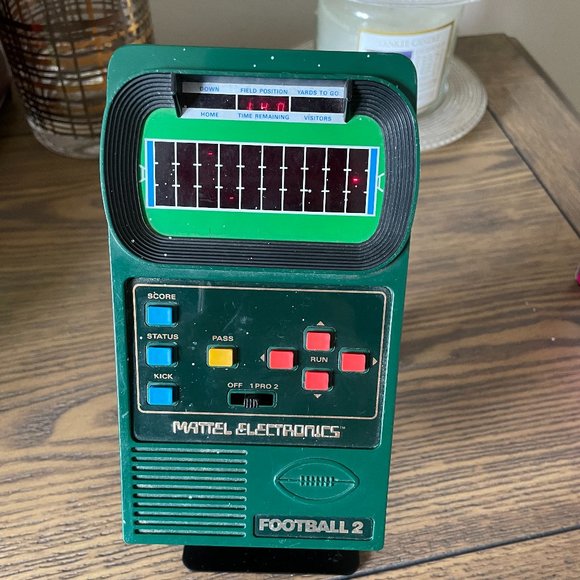 1978 FOOTBALL 2 - Hand Held Video Game - Mattel Inc. - Picture 1 of 13